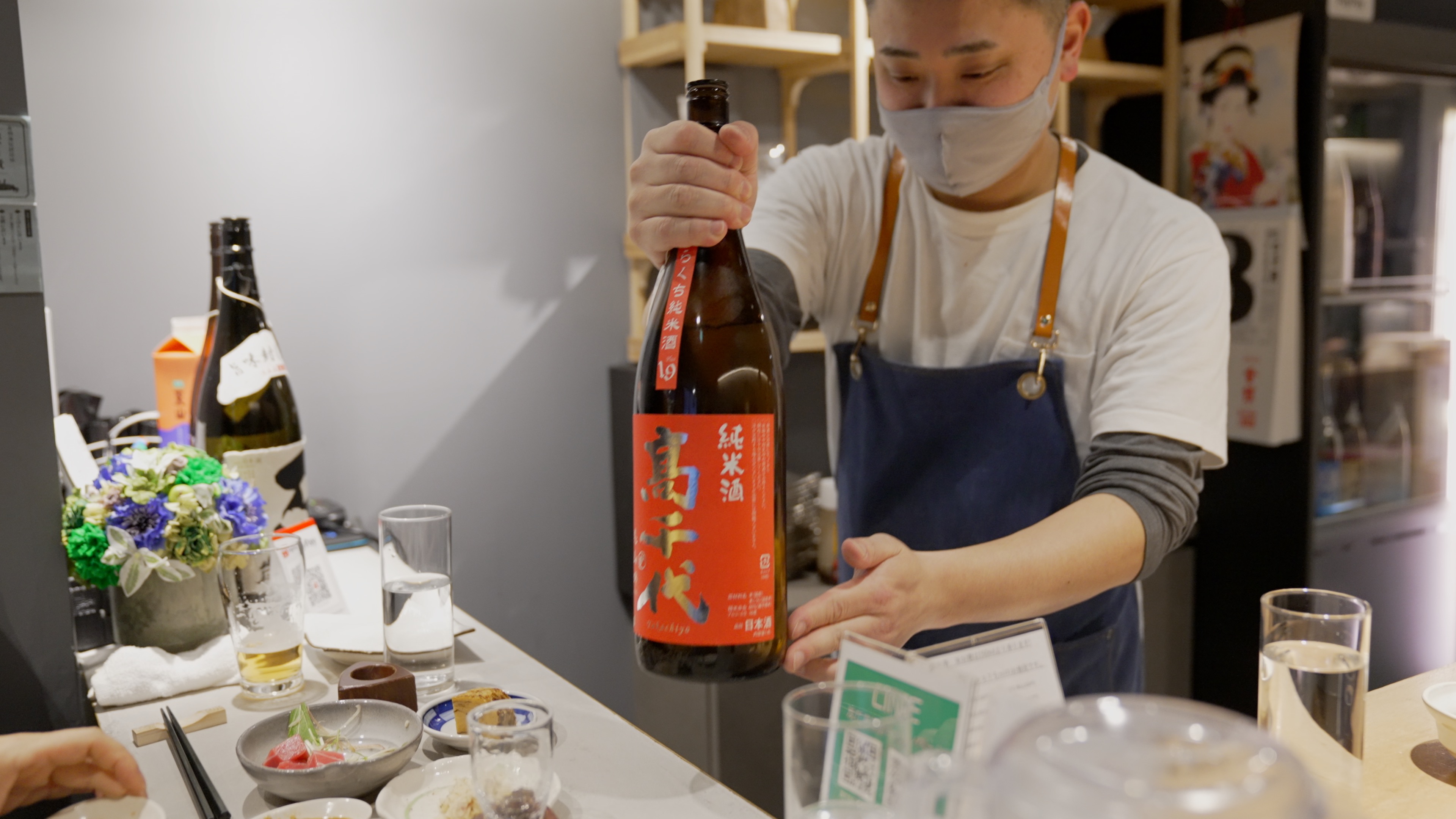 日本酒スタンド酛 茅場町店 390円から飲み比べできる立ち飲み